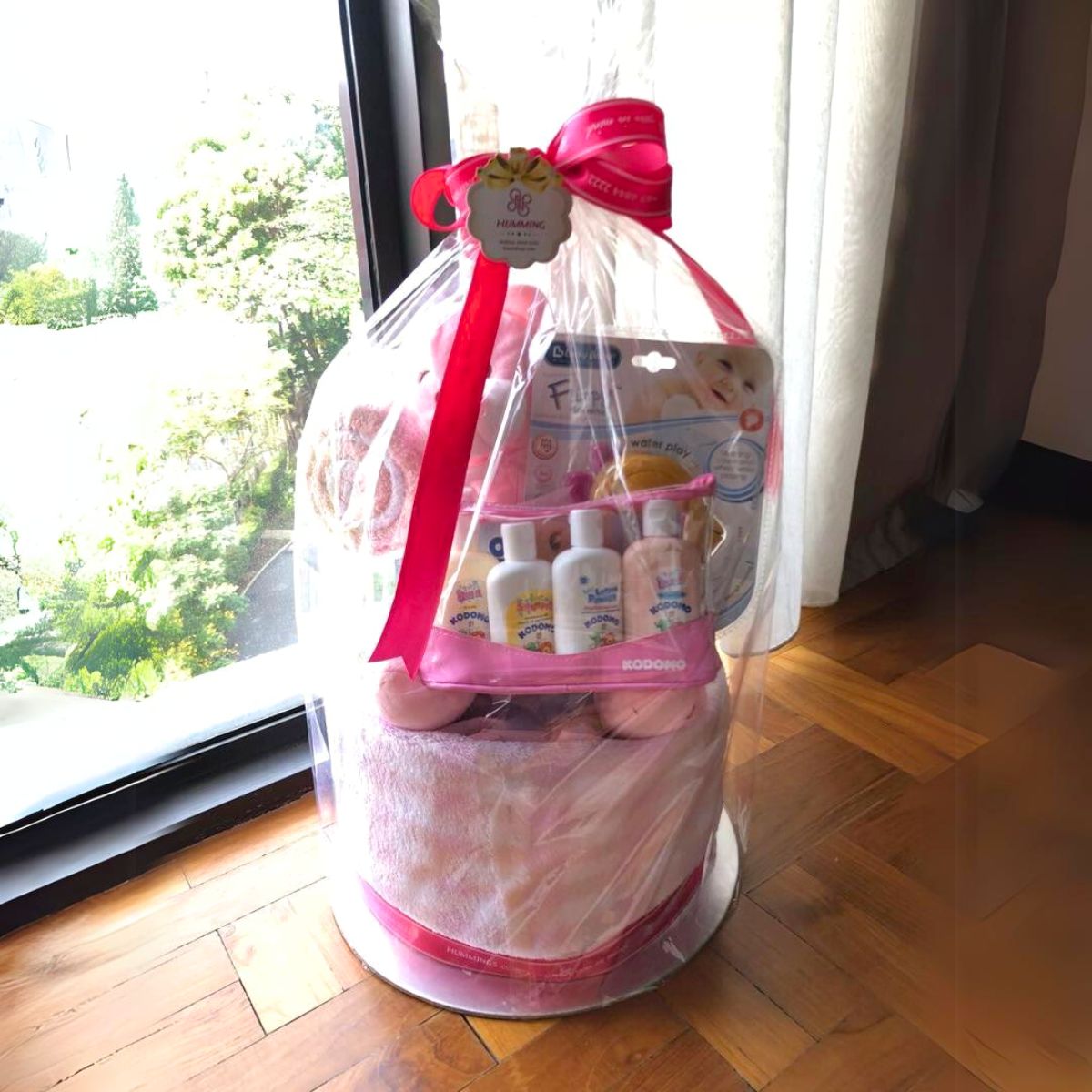 Hummings Diaper Cake Gift Packaging Hummings Diaper Cake Gift Packaging