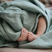 MUSHIE Muslin Swaddle Blanket (Organic Cotton, Roman Green)